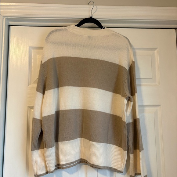 H&M Sweater - Picture 2 of 3